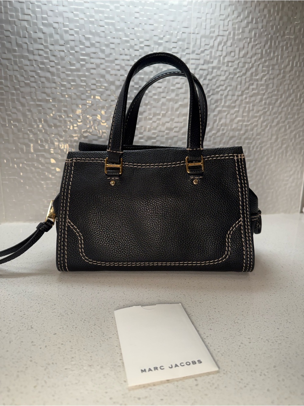 Marc Jacobs Small Black Pebbled Leather Gold Hardware Handbag - Picture 2 of 10